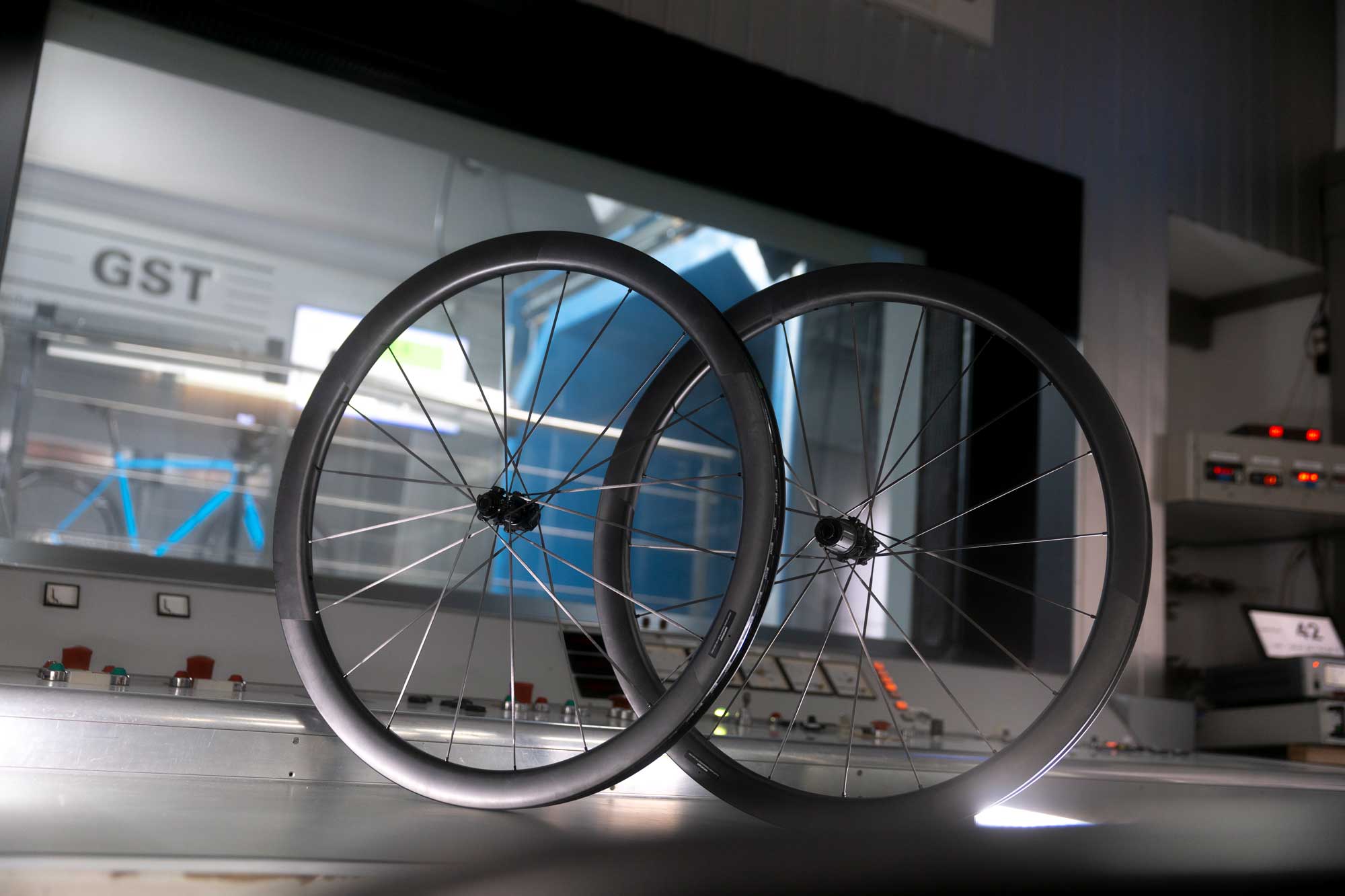 HUNT 40 Limitless Gravel Disc Wheelset | Previous Model IC284 - Image 4