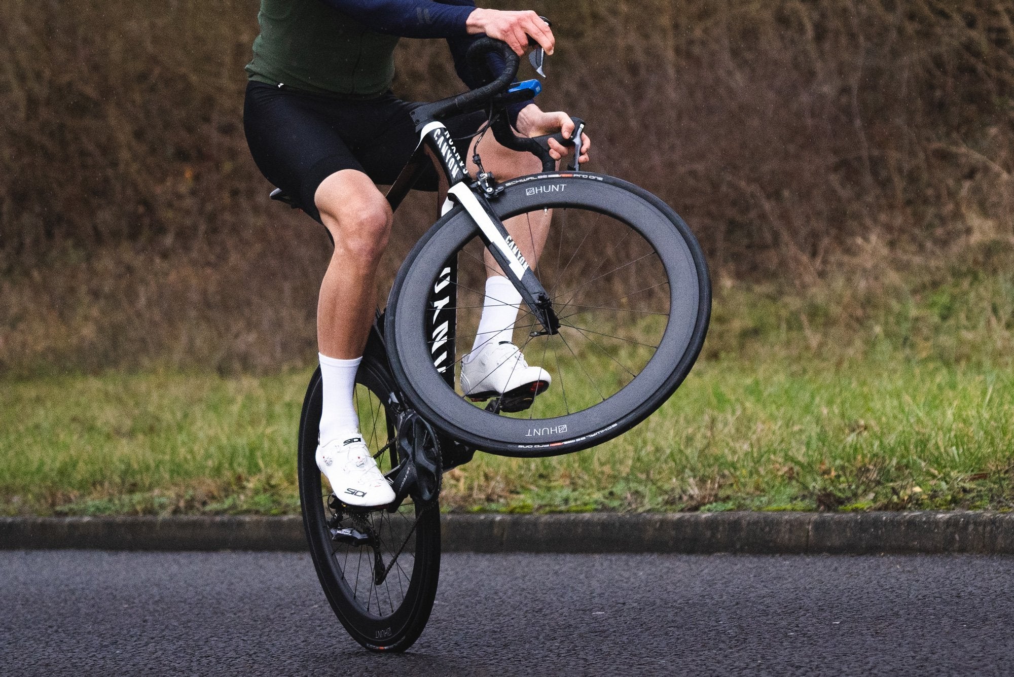 HUNT 62 Carbon Aerodynamicist Wheelset - Image 12