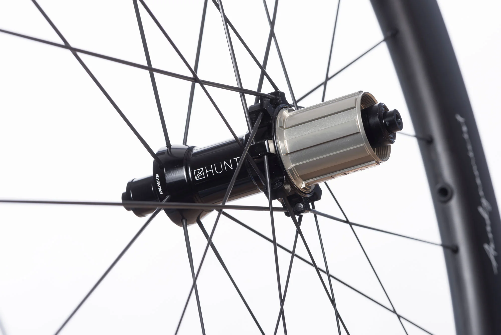 HUNT 62 Carbon Aerodynamicist Wheelset - Image 6