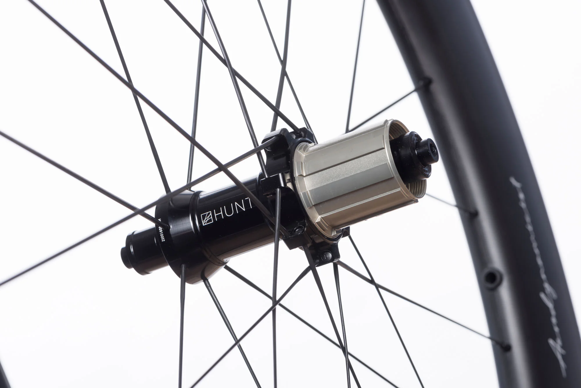 HUNT 82 Carbon Aerodynamicist Wheelset - Image 5