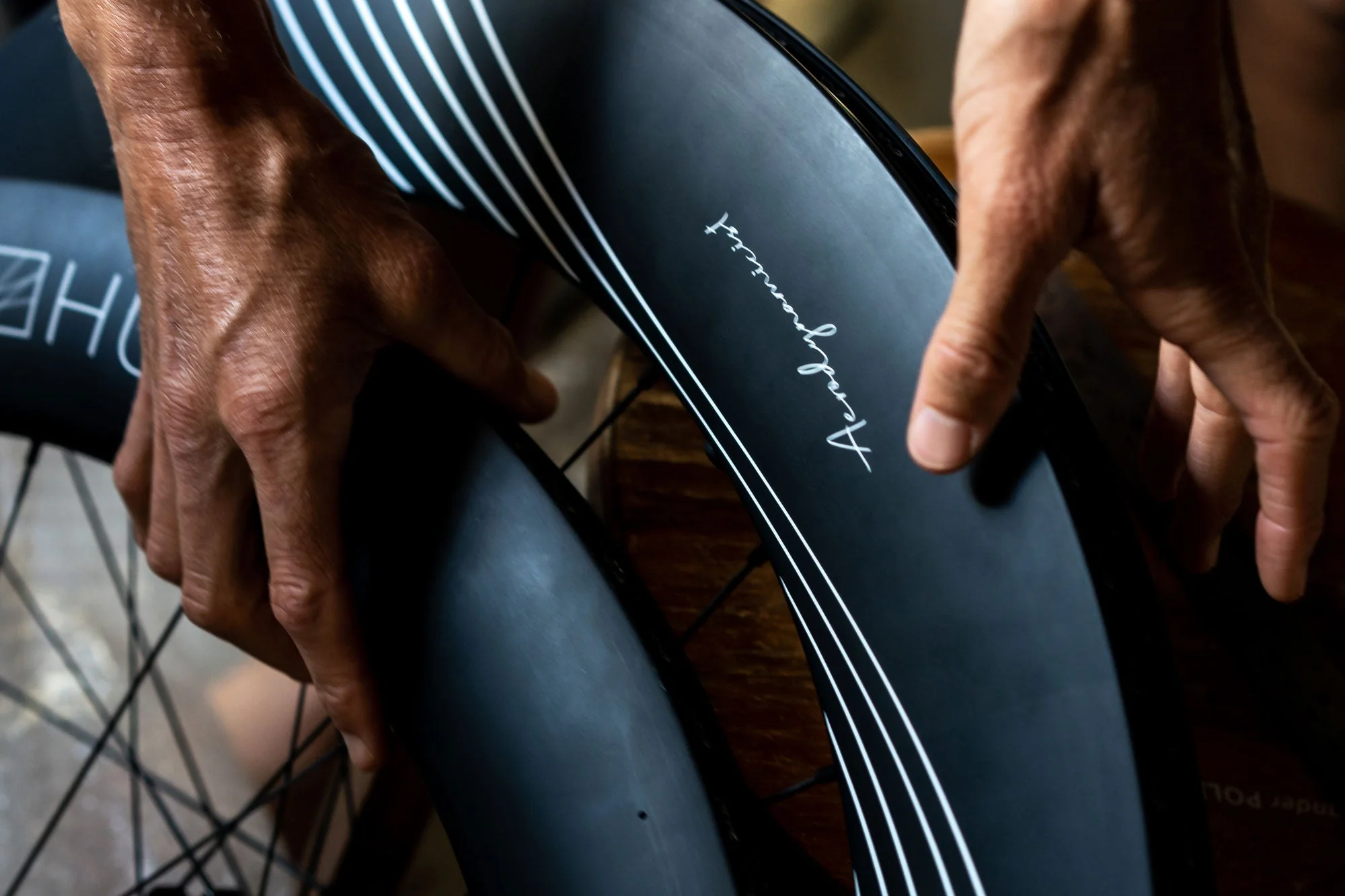 RE:NEW HUNT 8387 Aerodynamicist Carbon Disc Wheelsets - Image 10