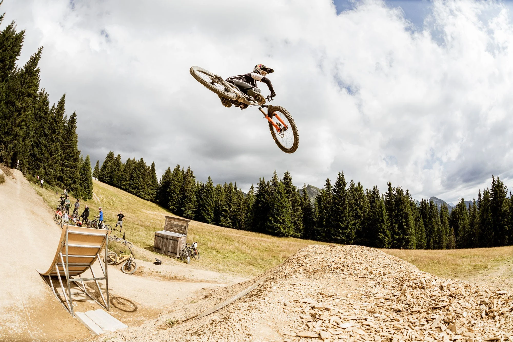RE:NEW HUNT Proven Carbon Race Enduro Mullet Wheelset - Image 11